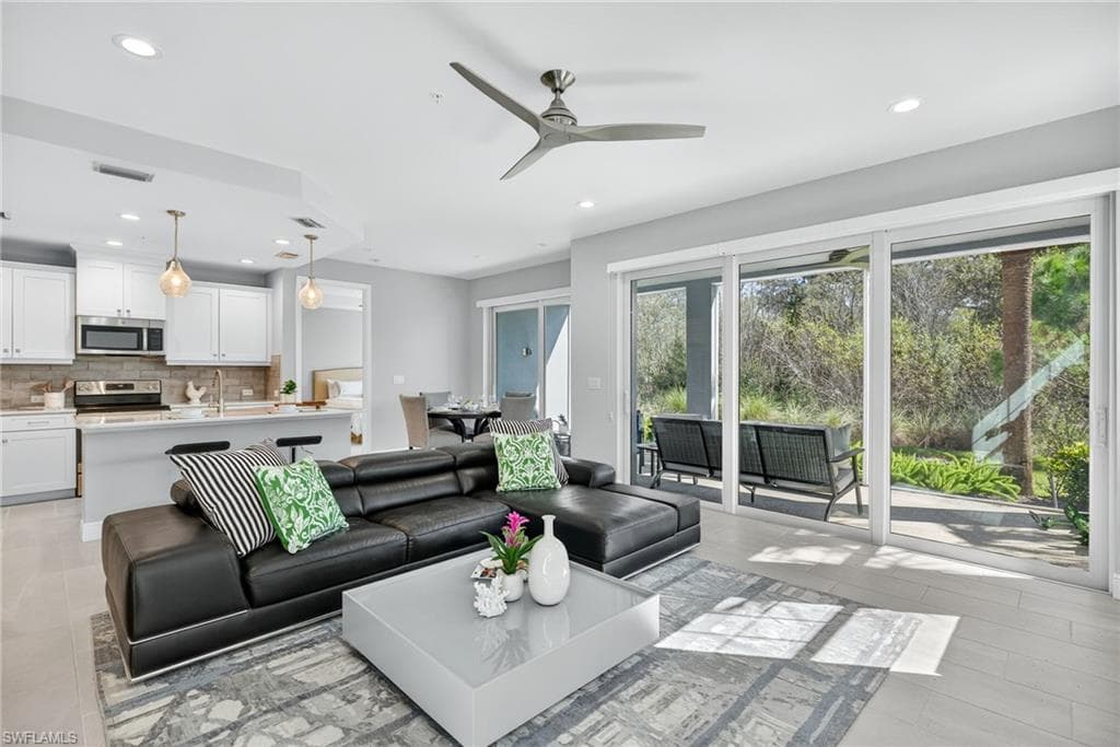 2554 Seychelles Dr 904, Naples, FL 34112-4