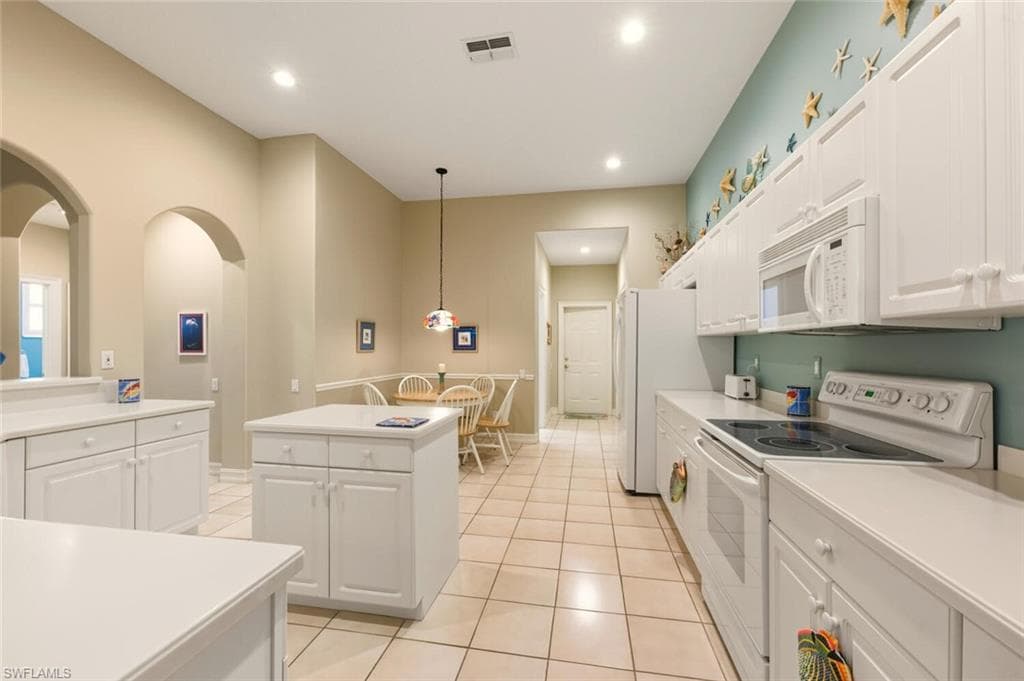 694 Catamaran Ct, Naples, FL 34110-9