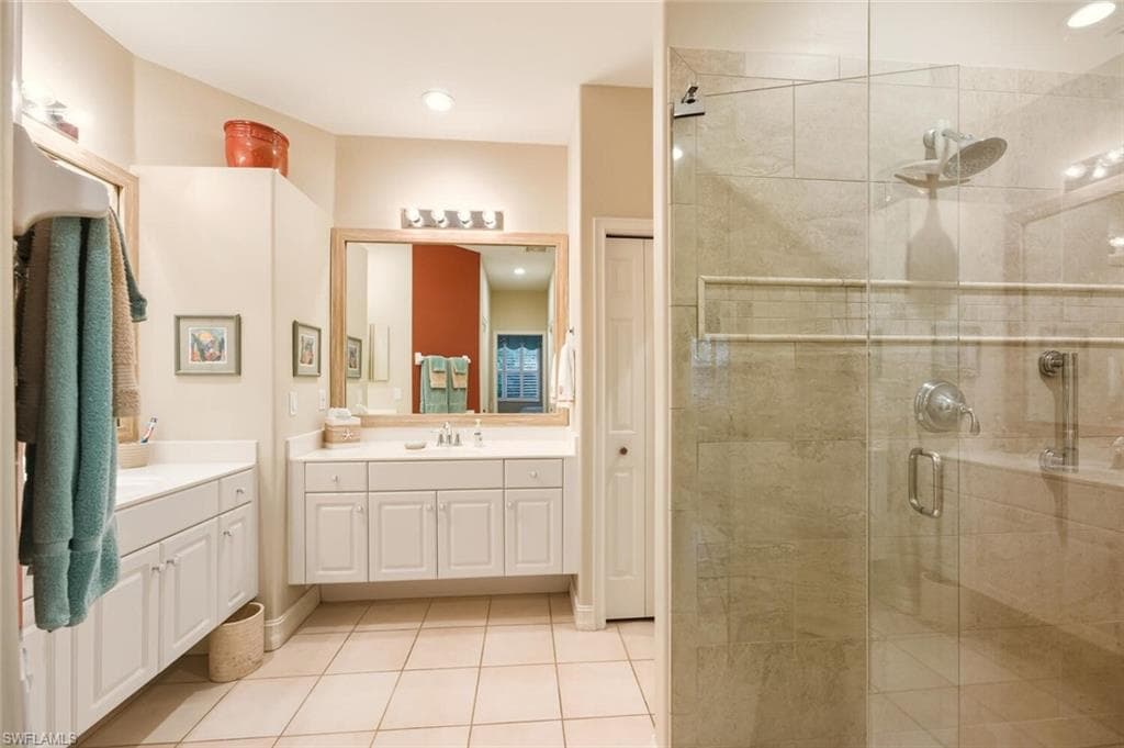 694 Catamaran Ct, Naples, FL 34110-17