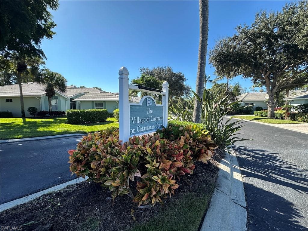 694 Catamaran Ct, Naples, FL 34110-28