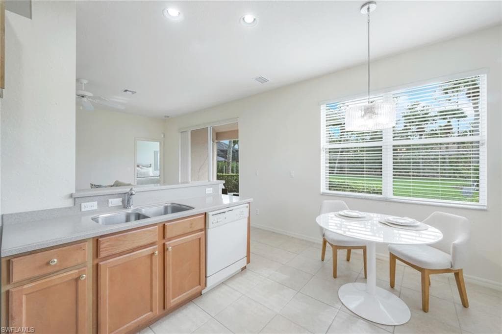 6086 Highwood Park Ln, Naples, FL 34110-9