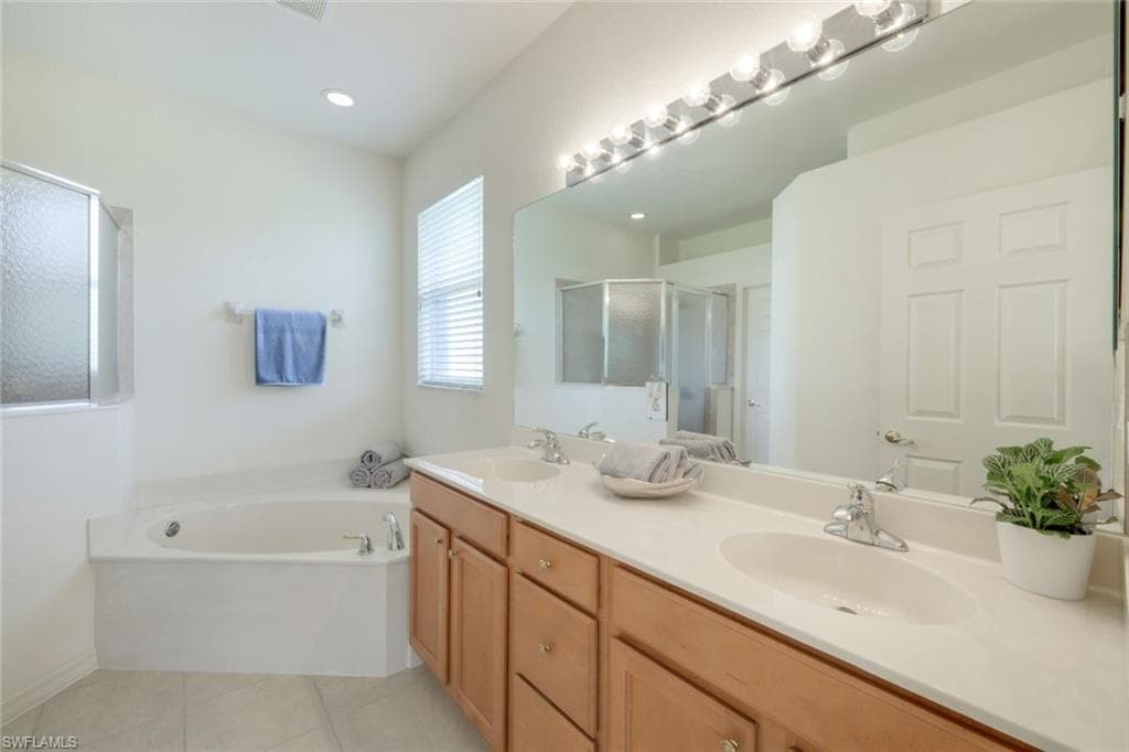 6086 Highwood Park Ln, Naples, FL 34110-14
