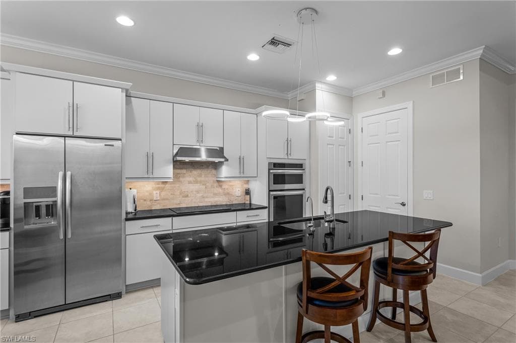 9328 Fieldstone Ln, Naples, FL 34120-8