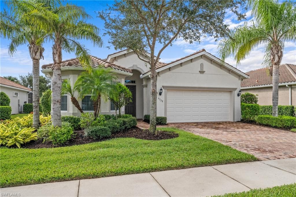 9328 Fieldstone Ln, Naples, FL 34120-2