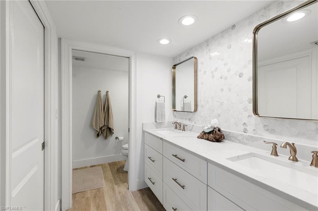 900 Panama Ct 4, Marco Island, FL 34145-18