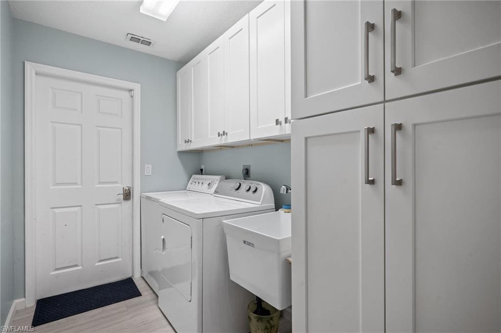 17611 Marco Island Ln, Fort Myers, FL 33908-23