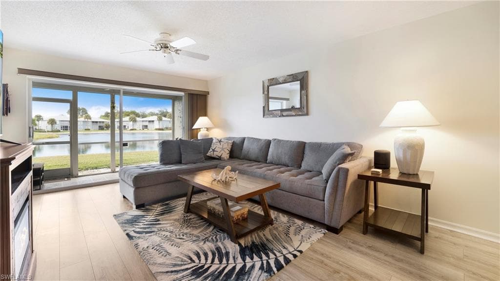 905 New Waterford Dr 101, Naples, FL 34104-8