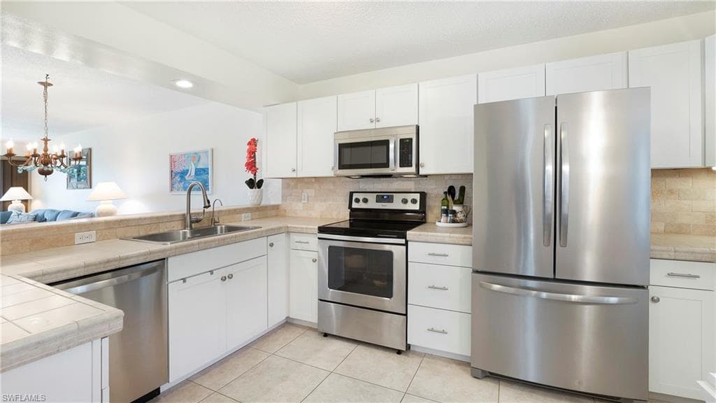 905 New Waterford Dr 101, Naples, FL 34104-3