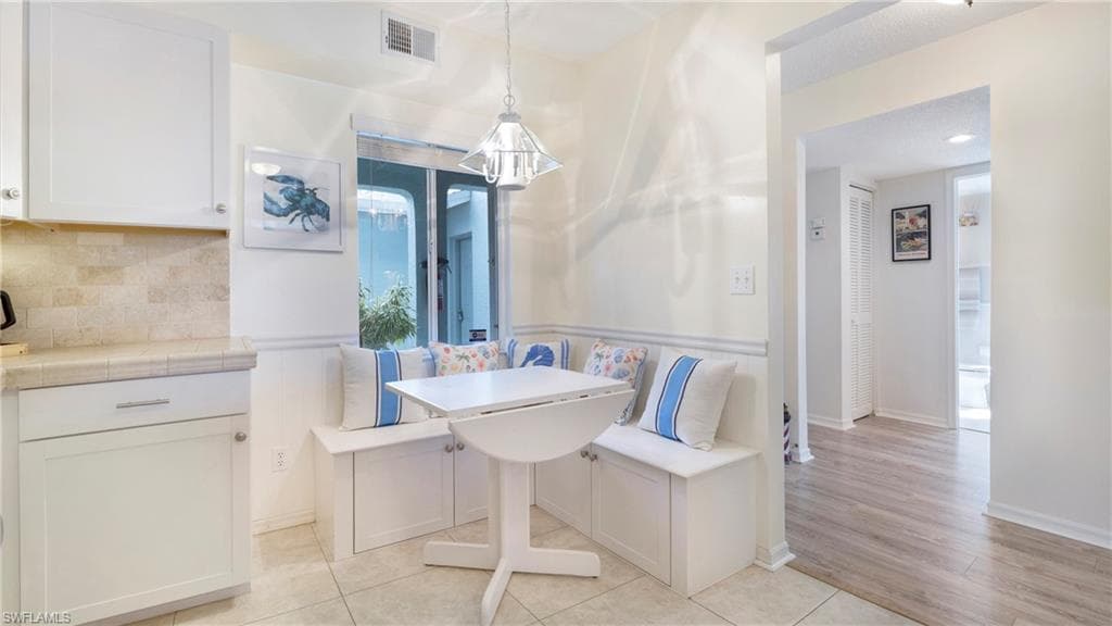 905 New Waterford Dr 101, Naples, FL 34104-5