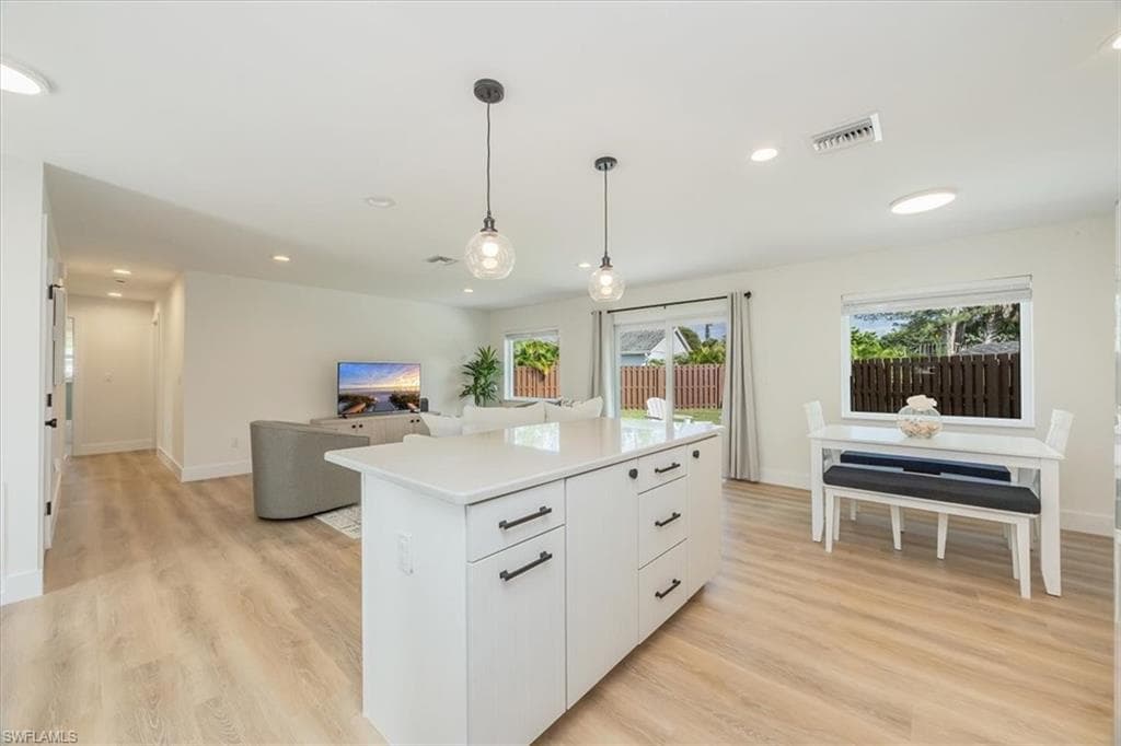 3560 Corana Way, Naples, FL 34105-9