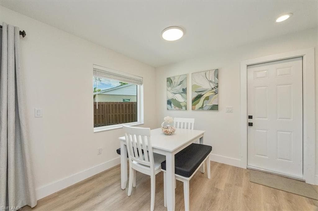 3560 Corana Way, Naples, FL 34105-11