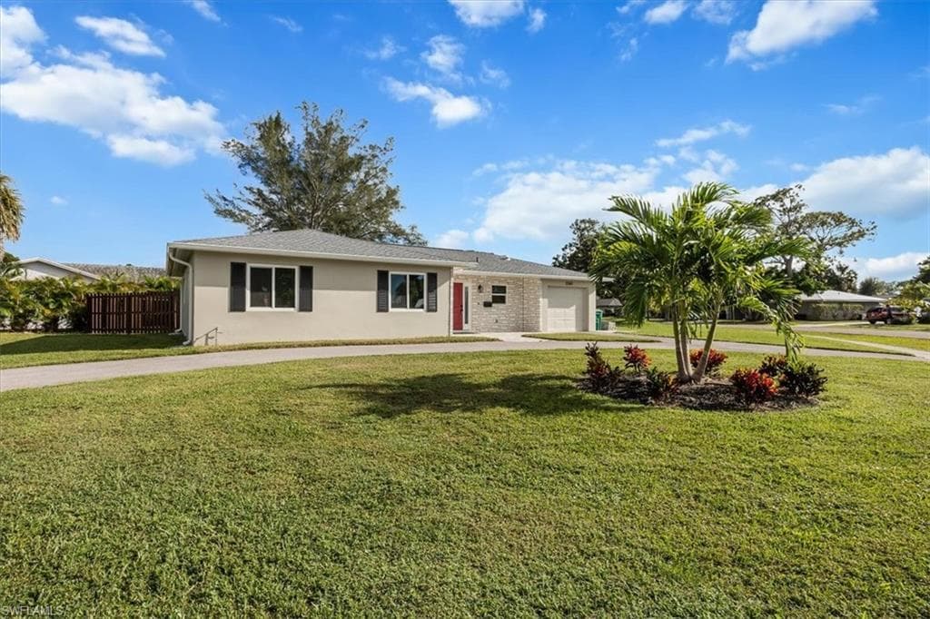 3560 Corana Way, Naples, FL 34105-2