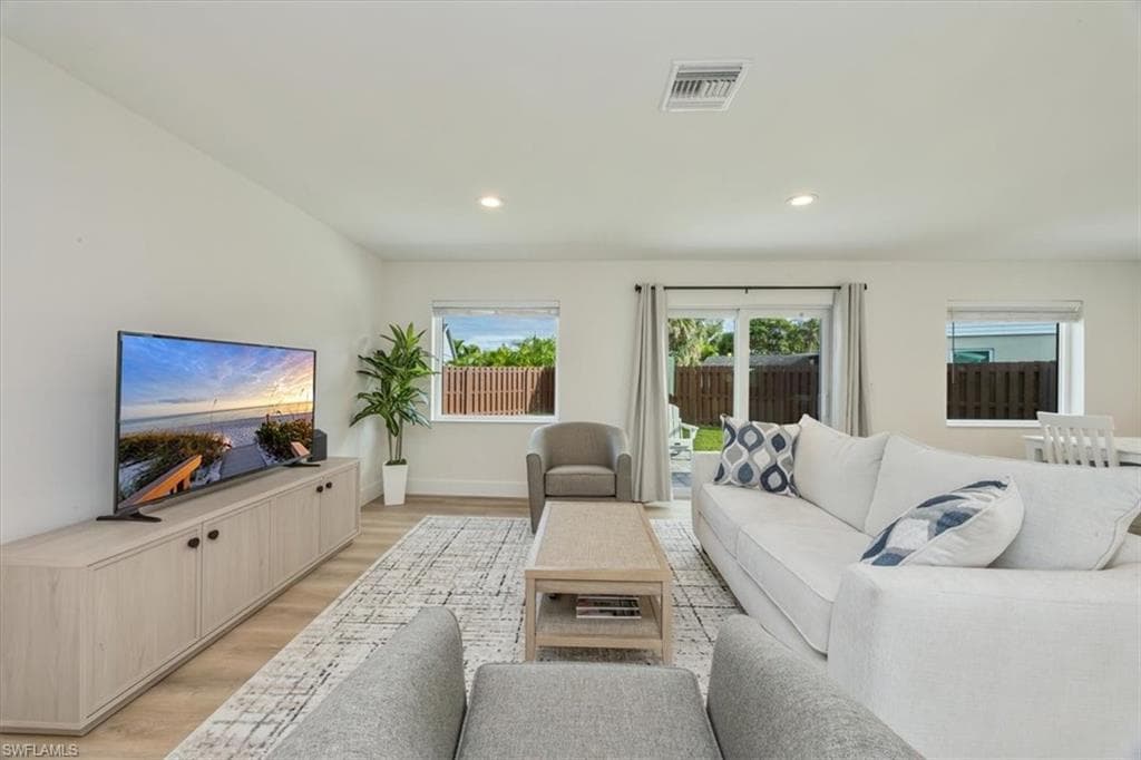 3560 Corana Way, Naples, FL 34105-3