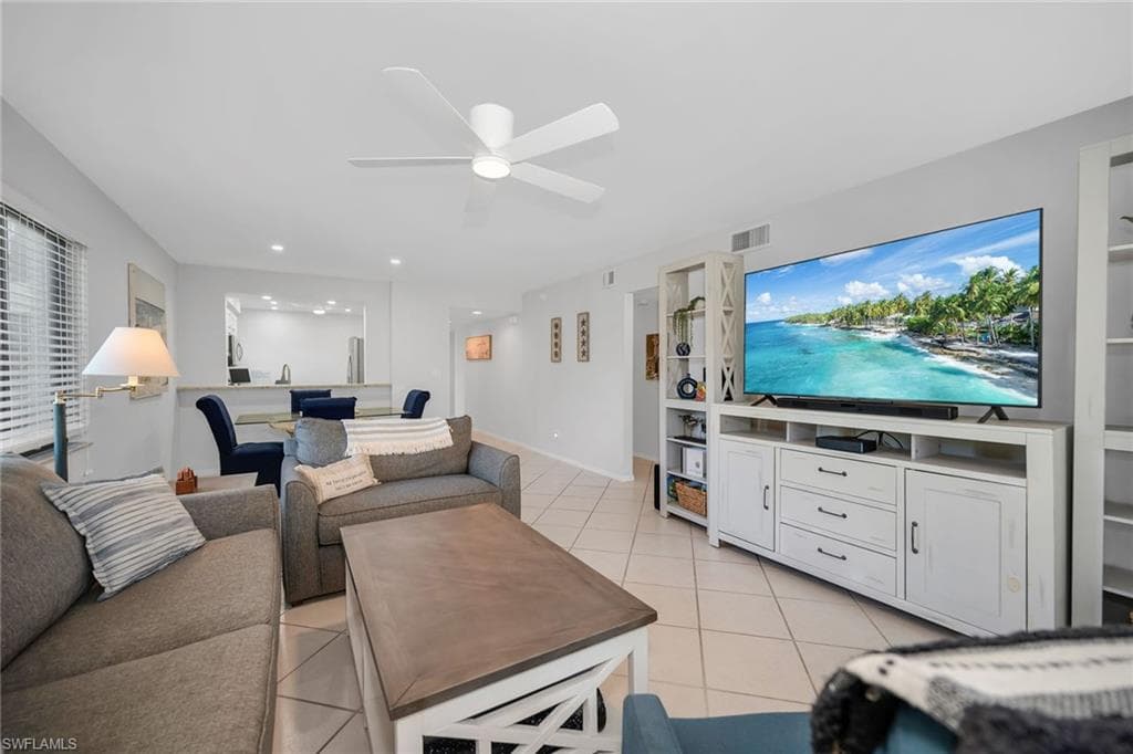 228 Fox Glen Dr 3204, Naples, FL 34104-8