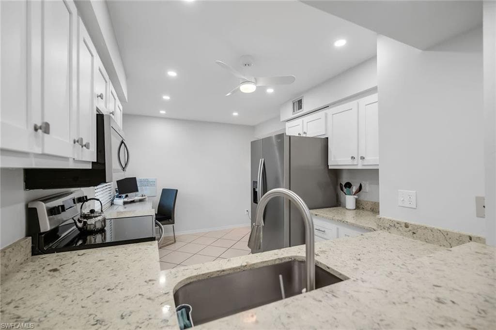 228 Fox Glen Dr 3204, Naples, FL 34104-9