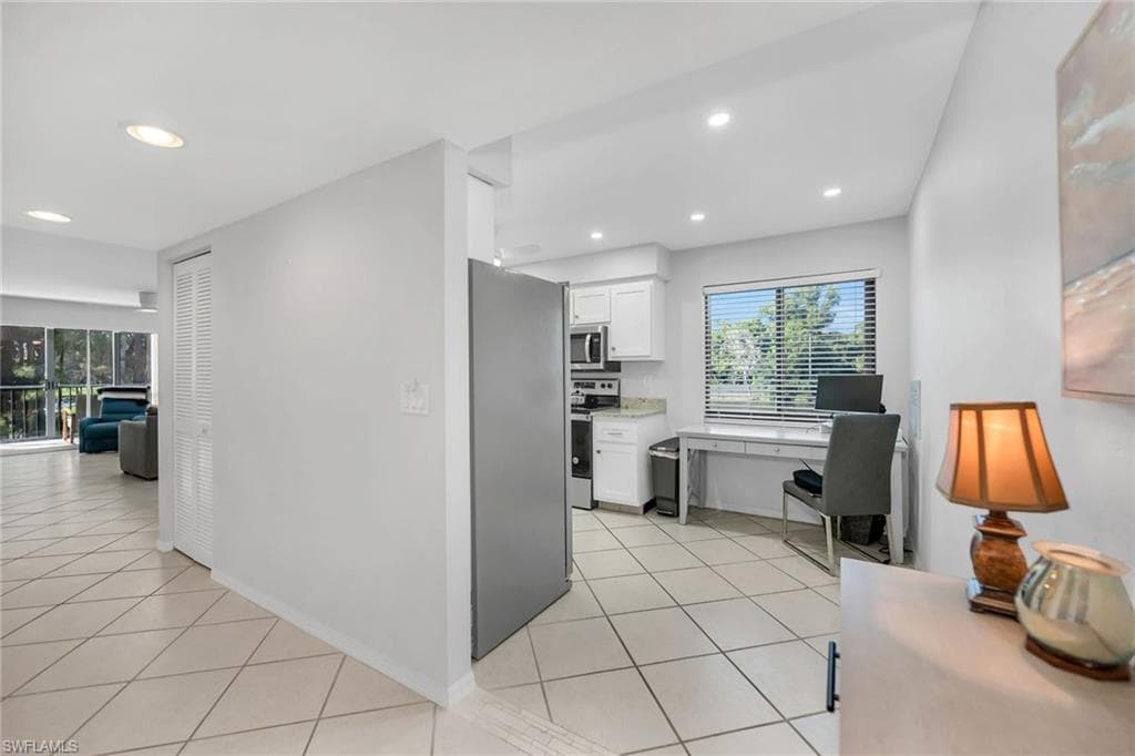 228 Fox Glen Dr 3204, Naples, FL 34104-24