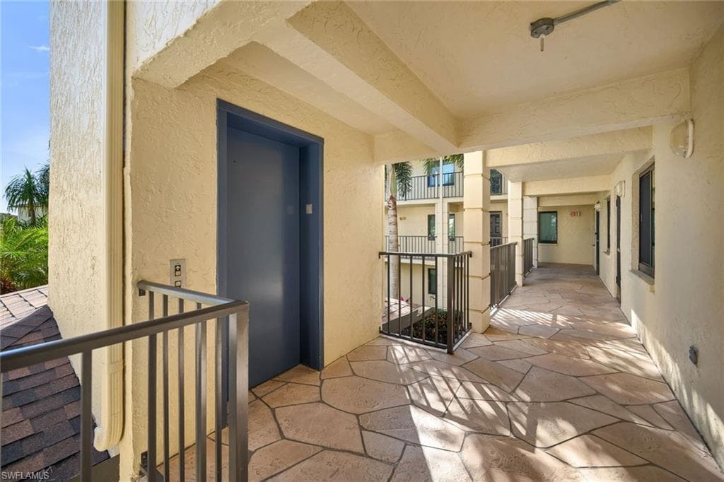 228 Fox Glen Dr 3204, Naples, FL 34104-28