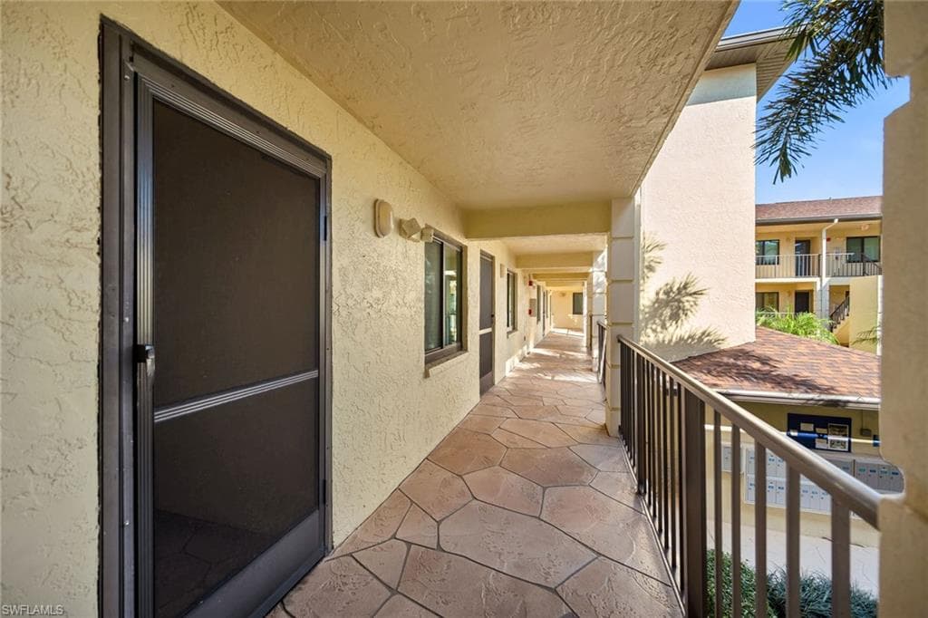 228 Fox Glen Dr 3204, Naples, FL 34104-29