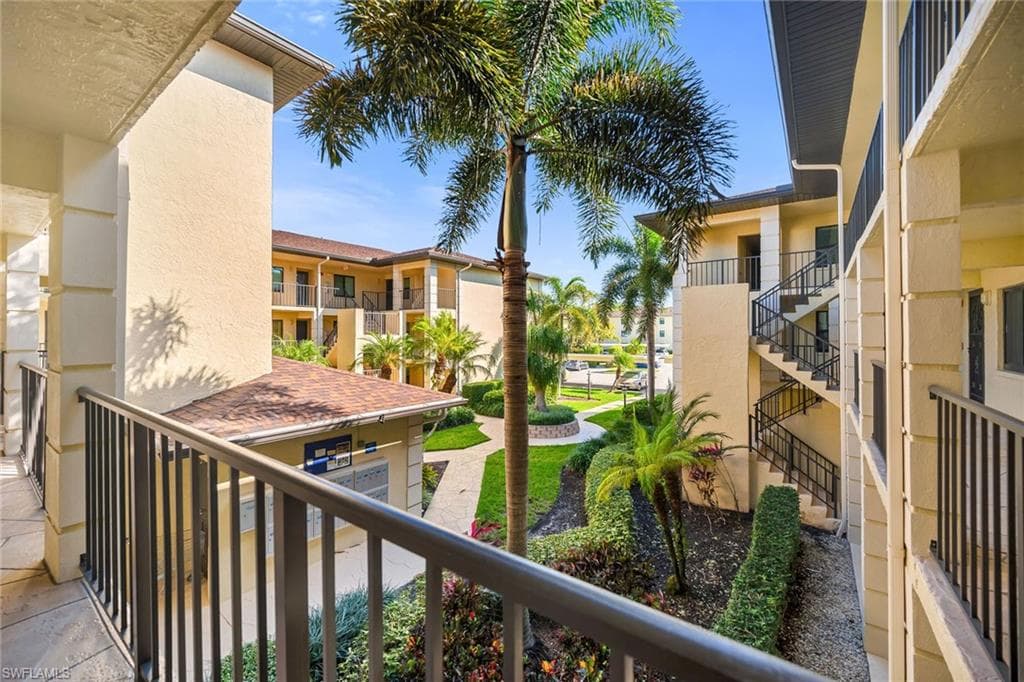 228 Fox Glen Dr 3204, Naples, FL 34104-30