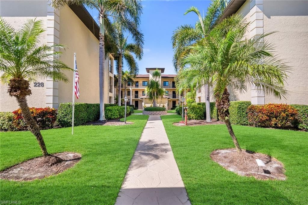 228 Fox Glen Dr 3204, Naples, FL 34104-31