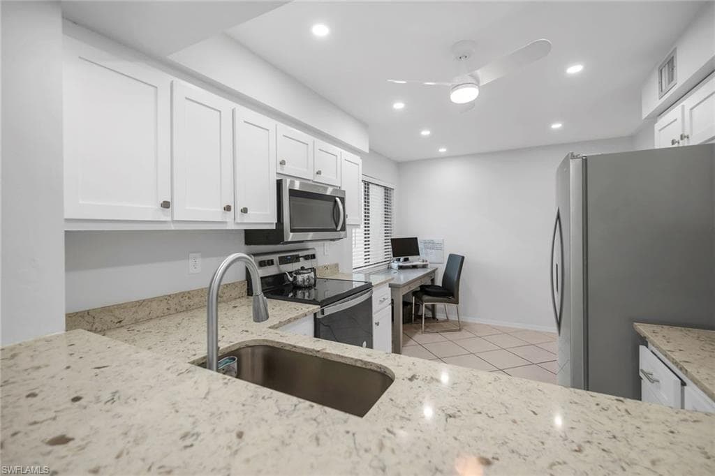 228 Fox Glen Dr 3204, Naples, FL 34104-2