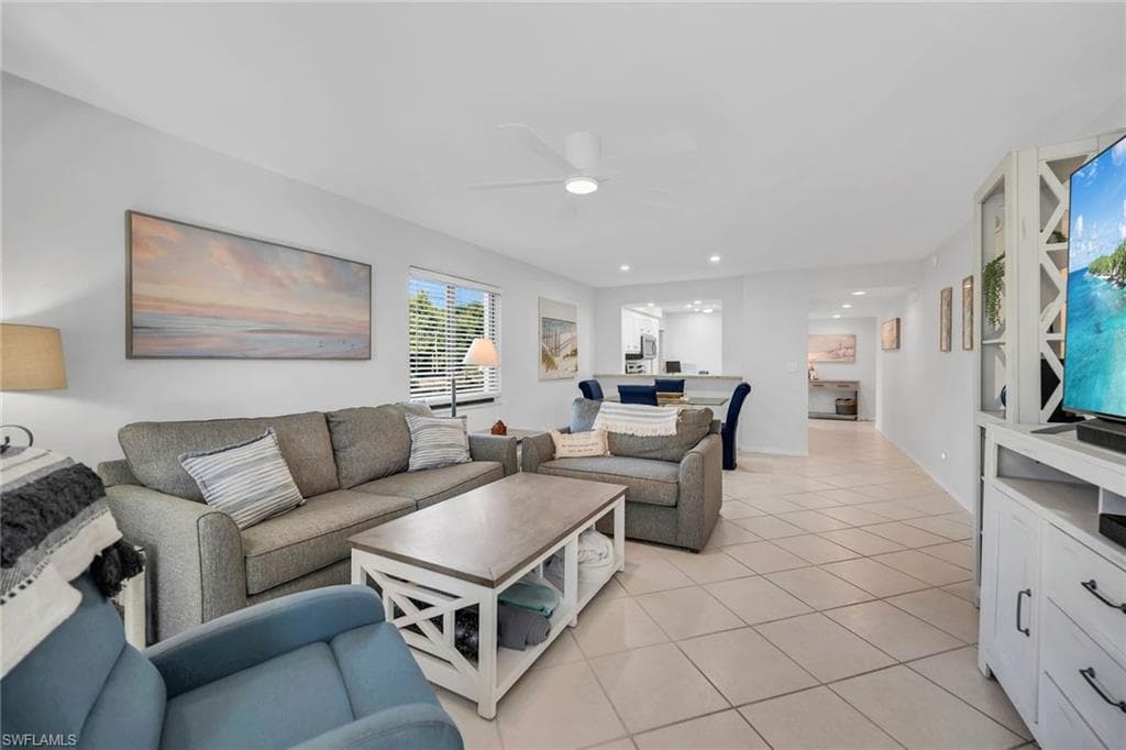 228 Fox Glen Dr 3204, Naples, FL 34104-7