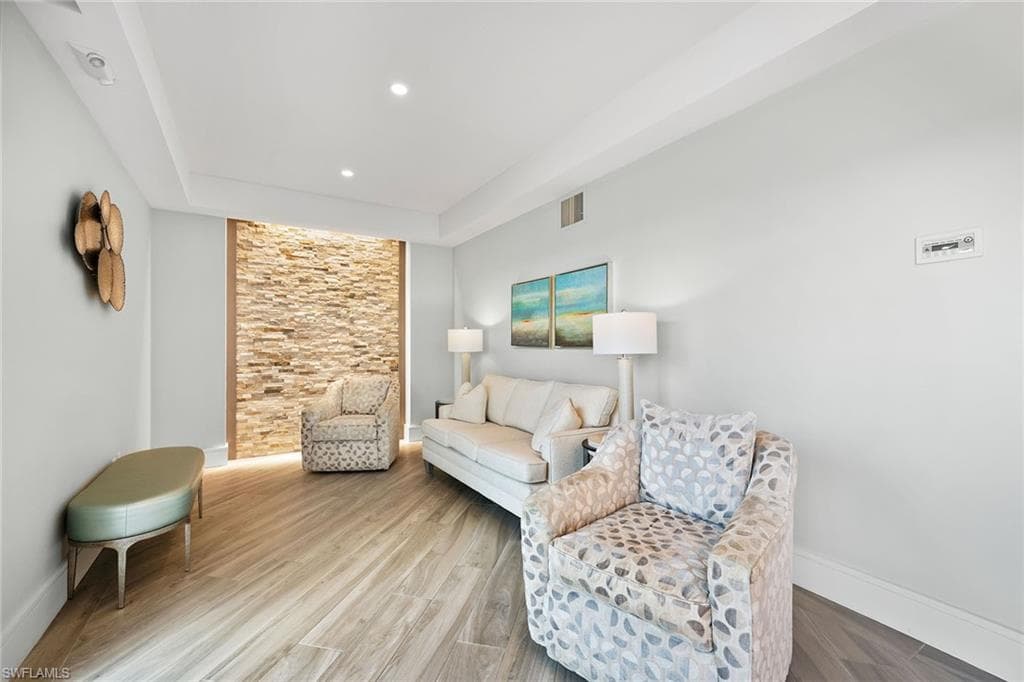 2885 Gulf Shore Blvd N 304, Naples, FL 34103-21