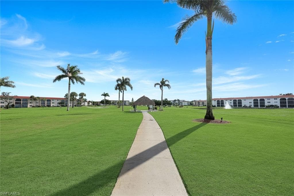 37 High Point Cir E 109, Naples, FL 34103-35