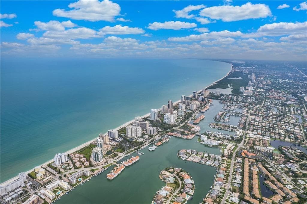 37 High Point Cir E 109, Naples, FL 34103-37