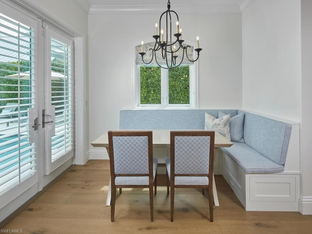 570 2nd Ave N, Naples, FL 34102-12