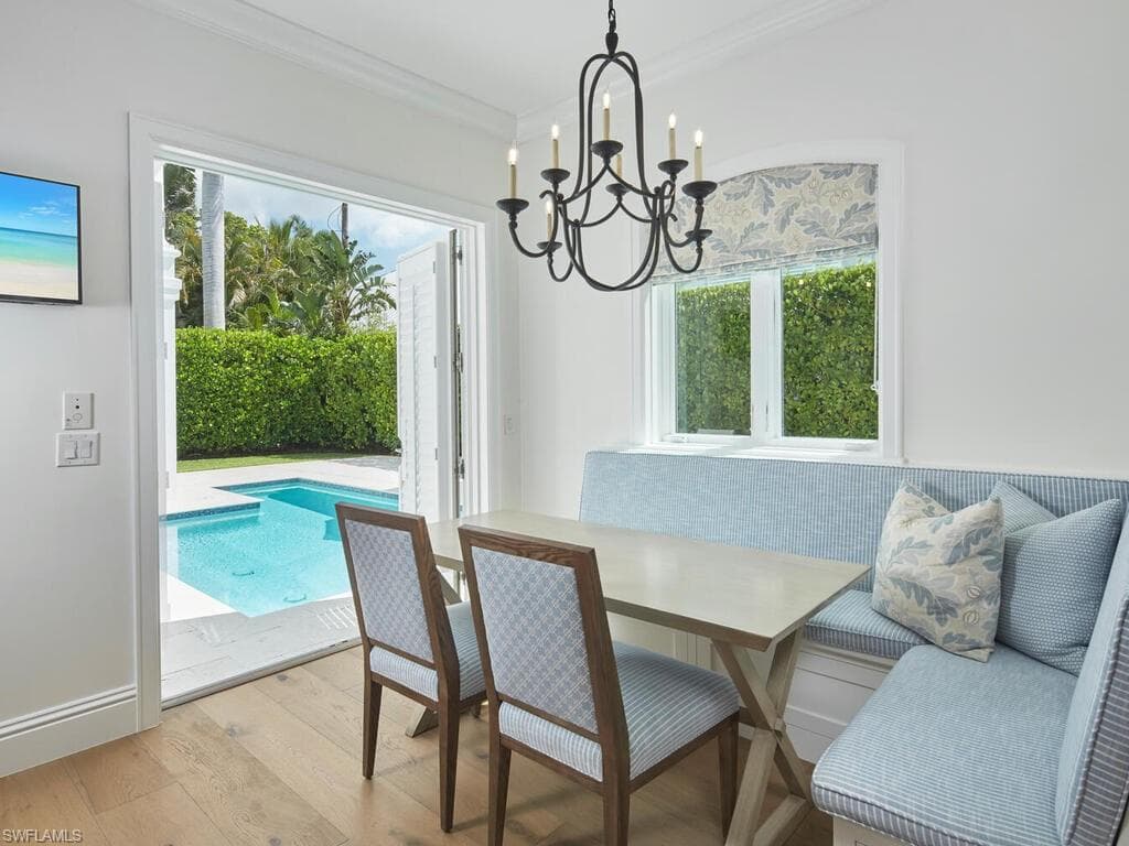 570 2nd Ave N, Naples, FL 34102-13