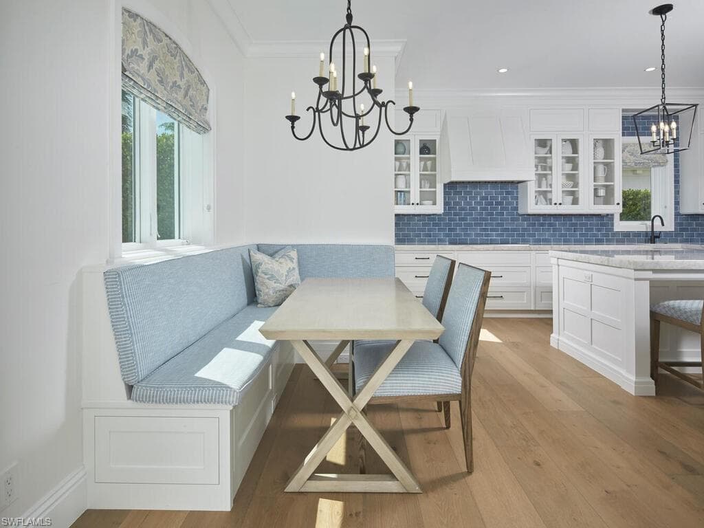 570 2nd Ave N, Naples, FL 34102-14