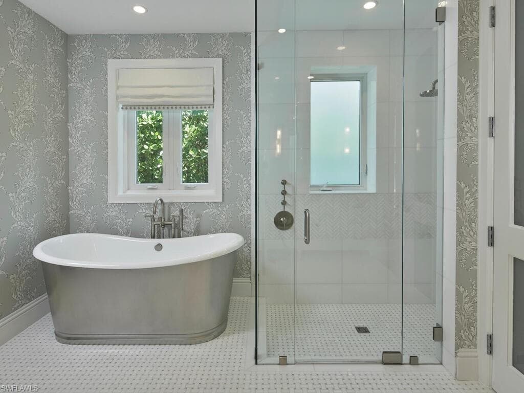 570 2nd Ave N, Naples, FL 34102-18