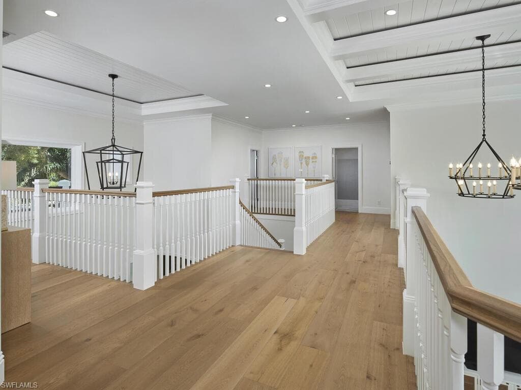 570 2nd Ave N, Naples, FL 34102-22