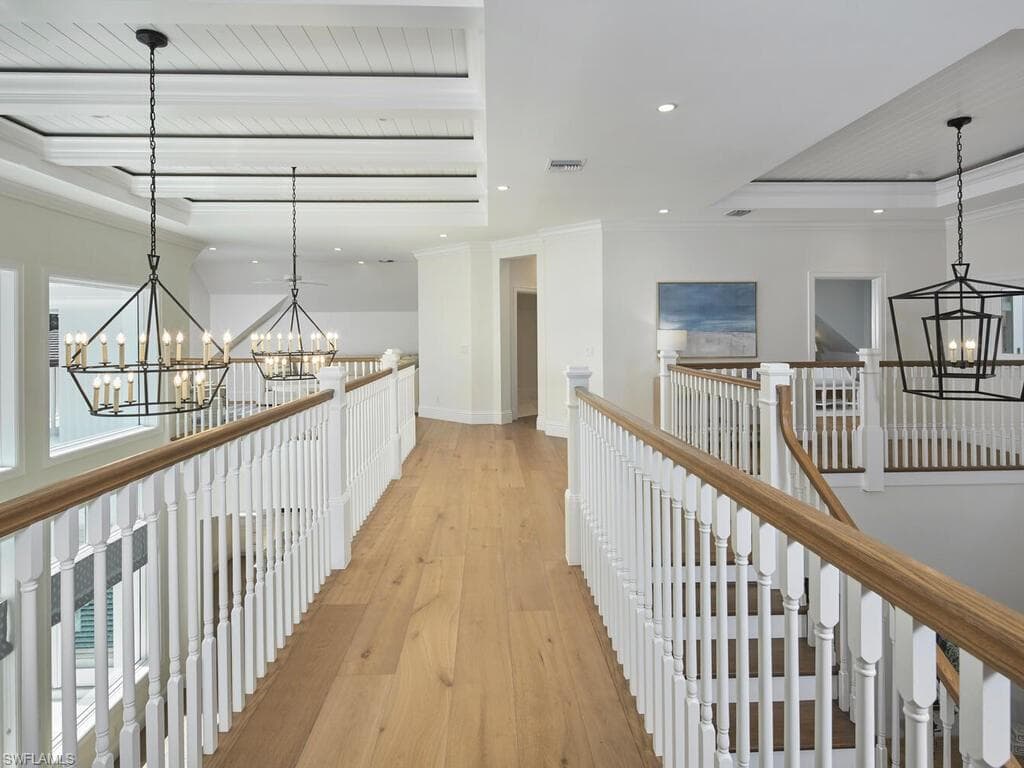 570 2nd Ave N, Naples, FL 34102-23