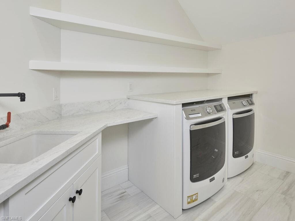 570 2nd Ave N, Naples, FL 34102-26