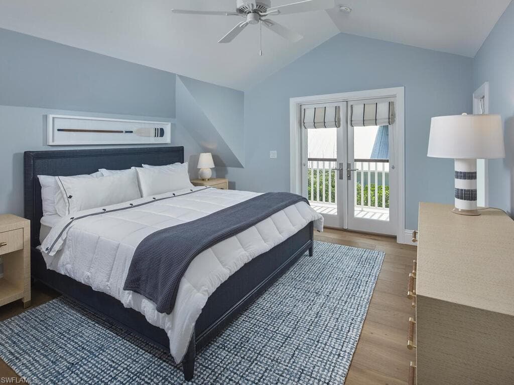 570 2nd Ave N, Naples, FL 34102-27