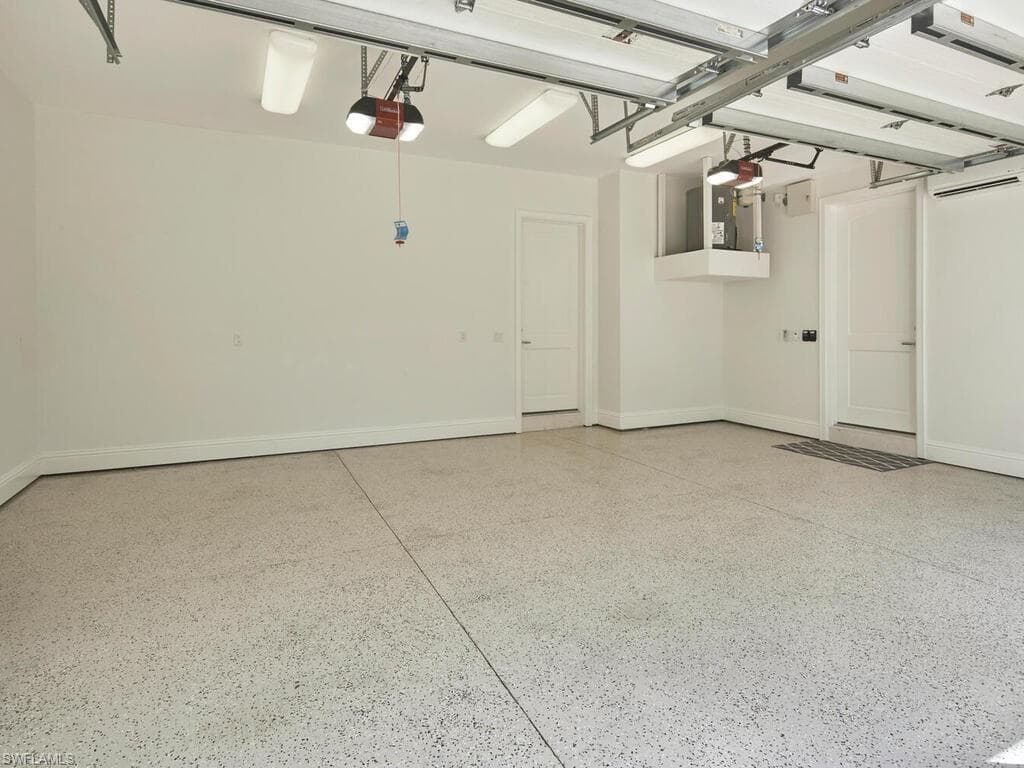 570 2nd Ave N, Naples, FL 34102-35