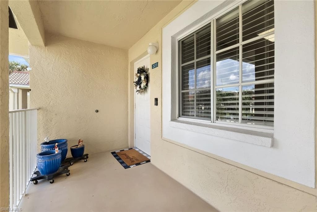 7767 Jewel Ln 203, Naples, FL 34109-24
