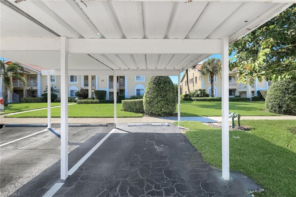 7767 Jewel Ln 203, Naples, FL 34109-25