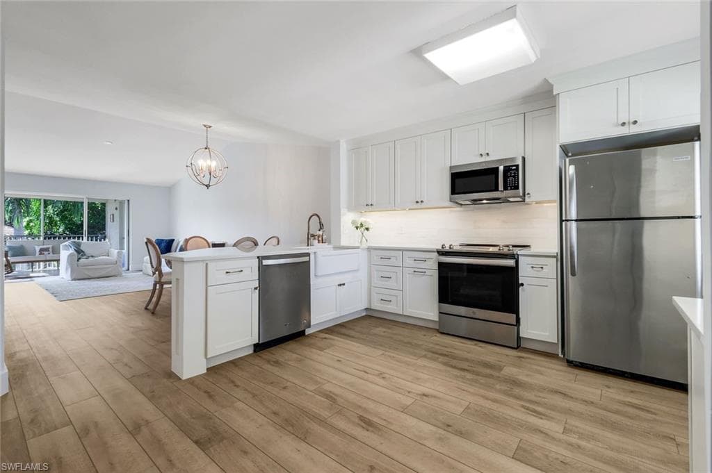 7767 Jewel Ln 203, Naples, FL 34109-2