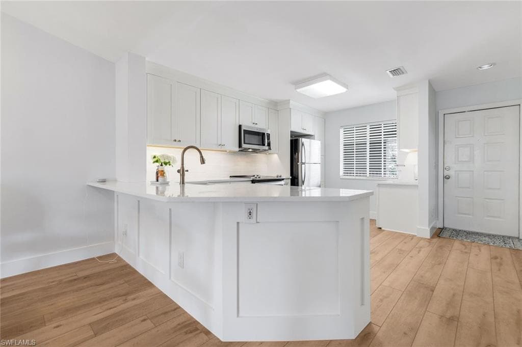 7767 Jewel Ln 203, Naples, FL 34109-5