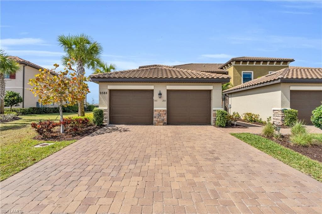 9385 Pocida Ct 101, Naples, FL 34119-4