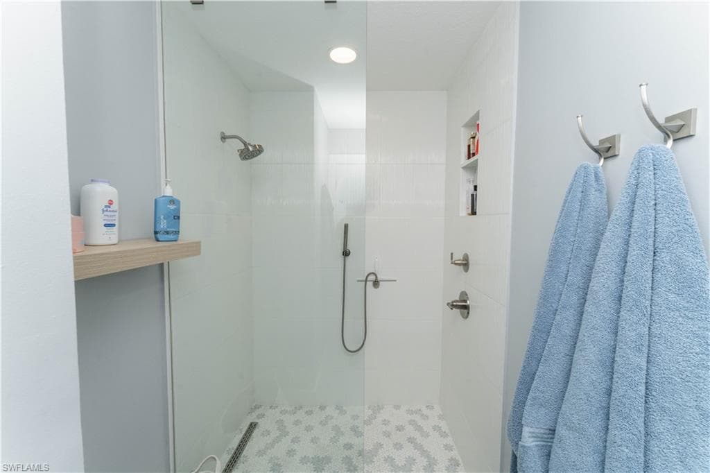 628 Woodshire Ln G5, Naples, FL 34105-11