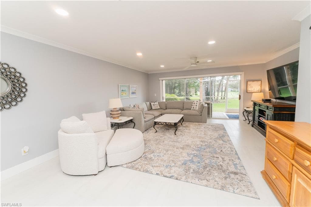 628 Woodshire Ln G5, Naples, FL 34105-1