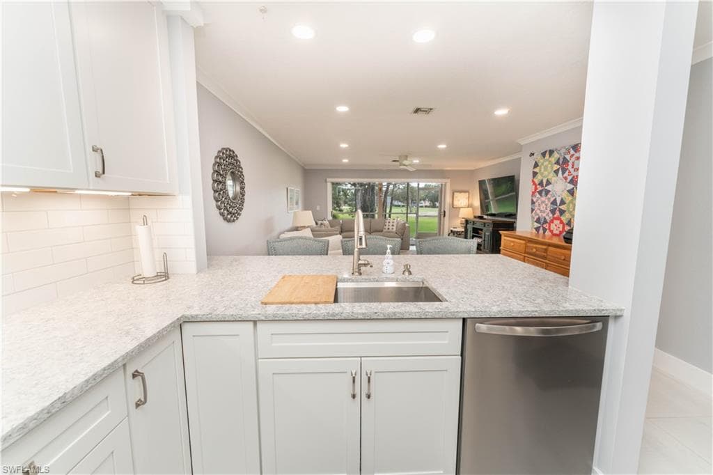 628 Woodshire Ln G5, Naples, FL 34105-2