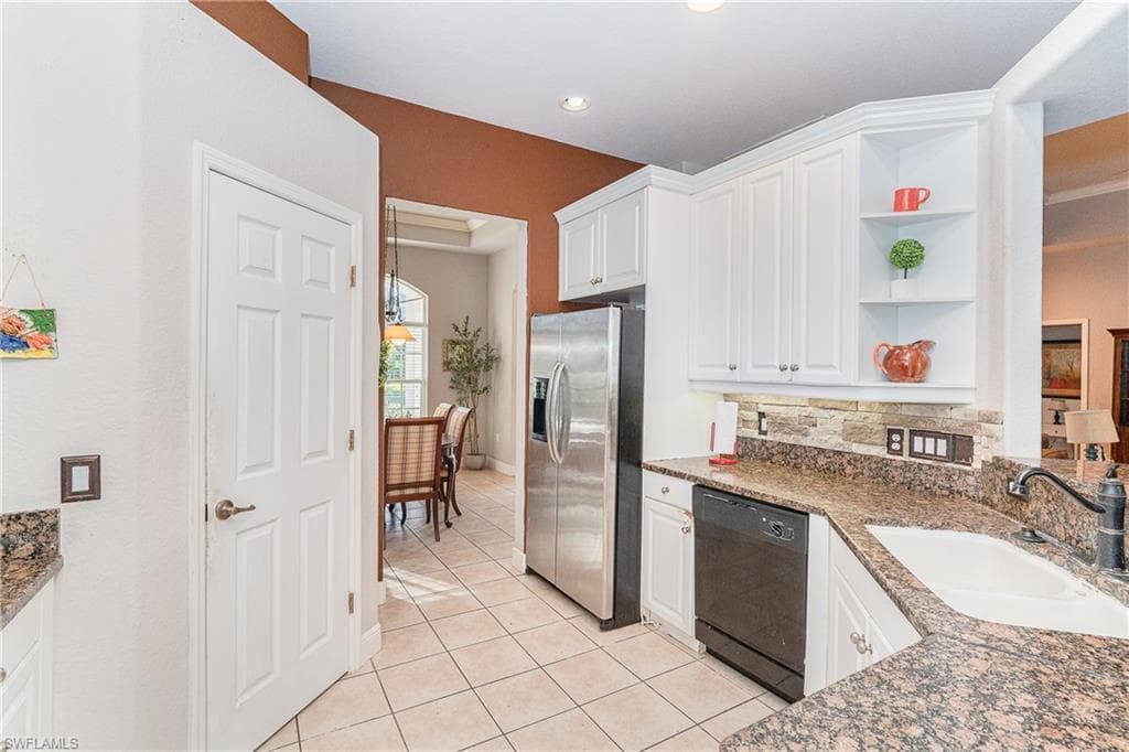 118 Abercrombie Ave, Englewood, FL 34223-8