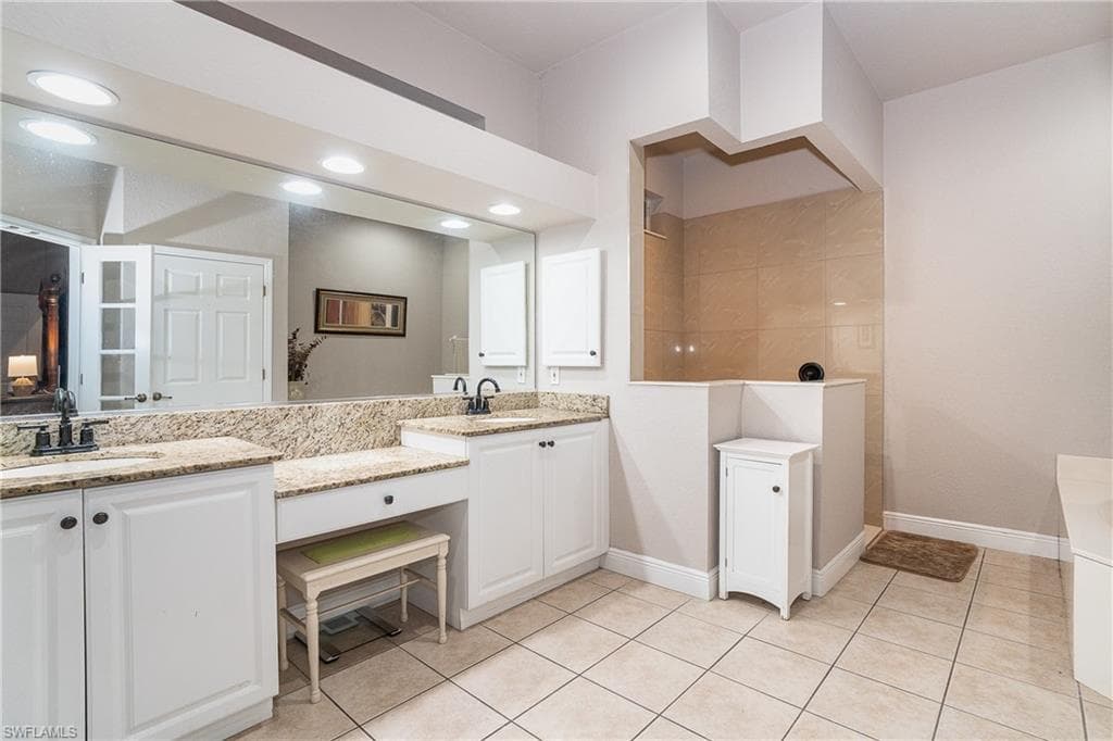 118 Abercrombie Ave, Englewood, FL 34223-13