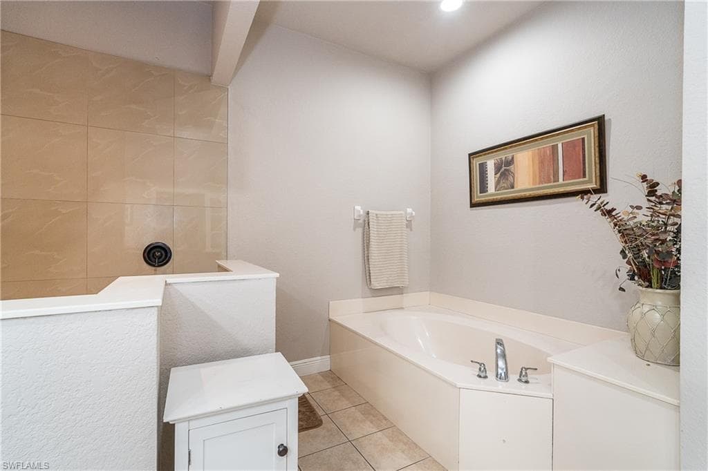 118 Abercrombie Ave, Englewood, FL 34223-14