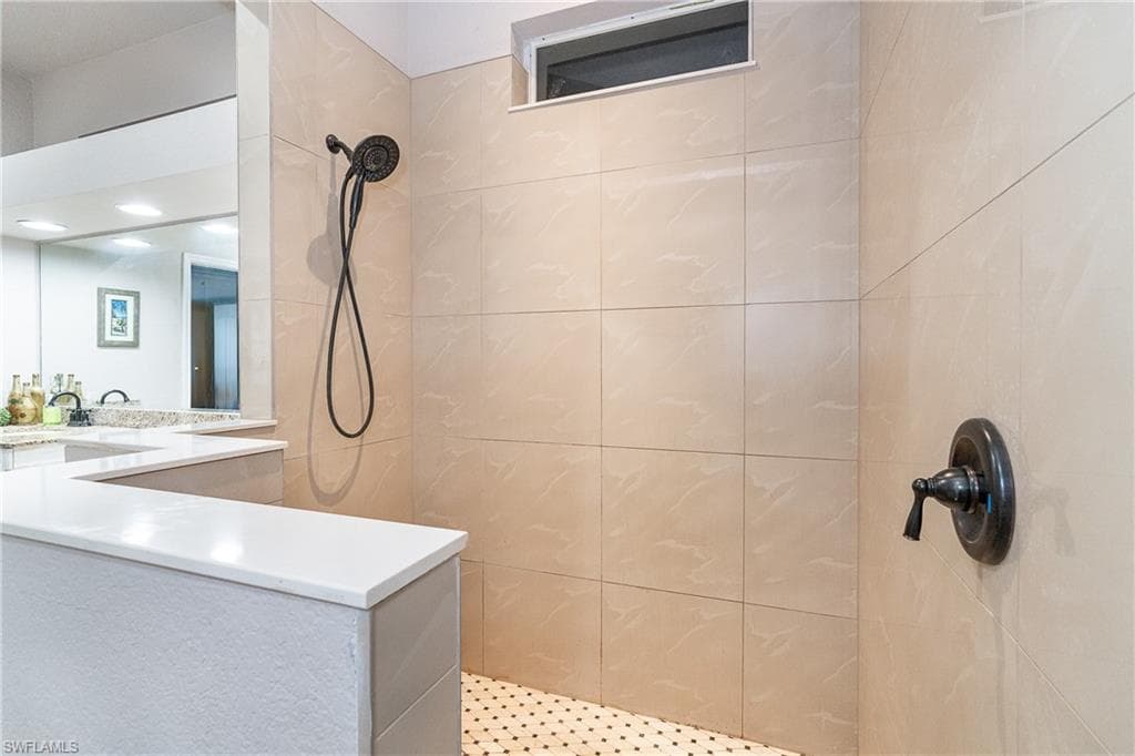 118 Abercrombie Ave, Englewood, FL 34223-15